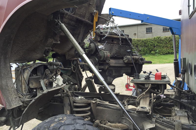 auto_unimog_motorumbau_08