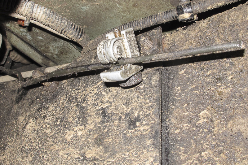 fahrzeuge_landrover_defender_bremsleitung_03