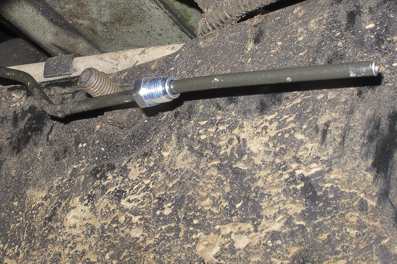 fahrzeuge_landrover_defender_bremsleitung_04