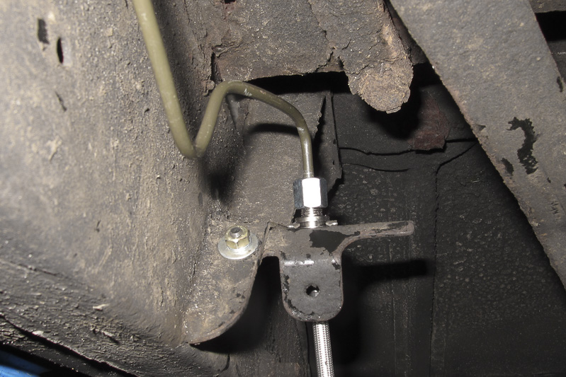 fahrzeuge_landrover_defender_bremsleitung_09