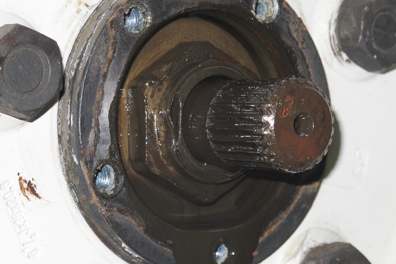 fahrzeuge_landrover_defender_hinterachse_03