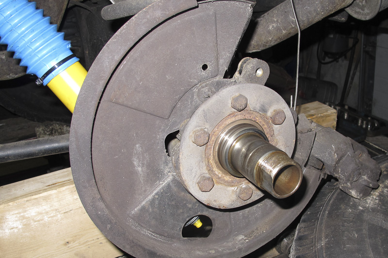 fahrzeuge_landrover_defender_hinterachse_04