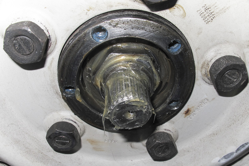 fahrzeuge_landrover_defender_hinterachse_16