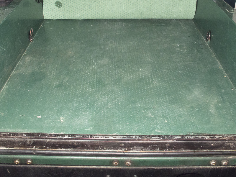 fahrzeuge_landrover_defender_klappe_dieselpumpe_01