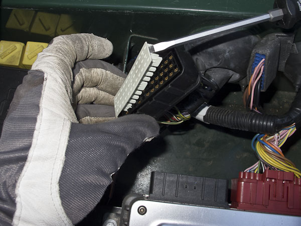 fahrzeuge_landrover_defender_tempomat_03