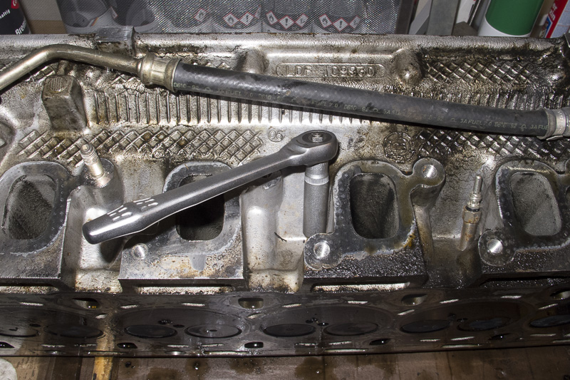 fahrzeuge_landrover_defender_zylinderkopf_23