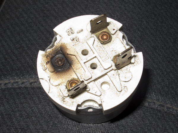 fahrzeuge_landrover_zuendschloss_04