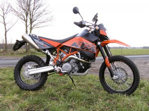 fahrzeuge_motorrad_ktm_950_se_01