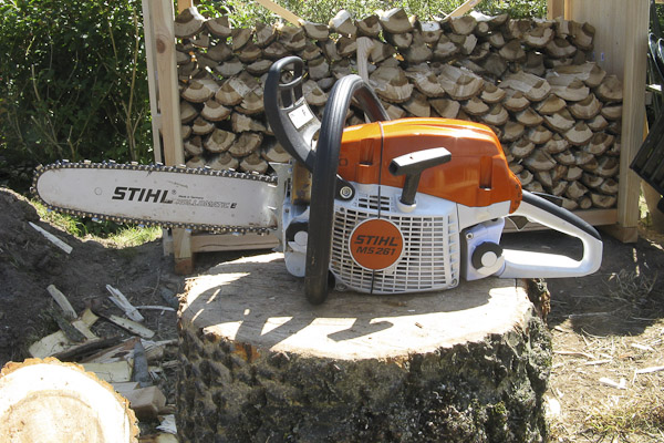 haus_holz_motorsaege_stihl_ms261_03
